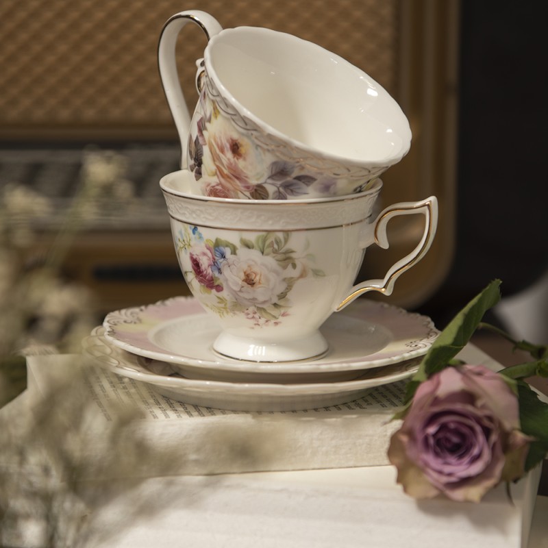 Clayre & Eef Cup and Saucer 220 ml White Porcelain Round Flowers
