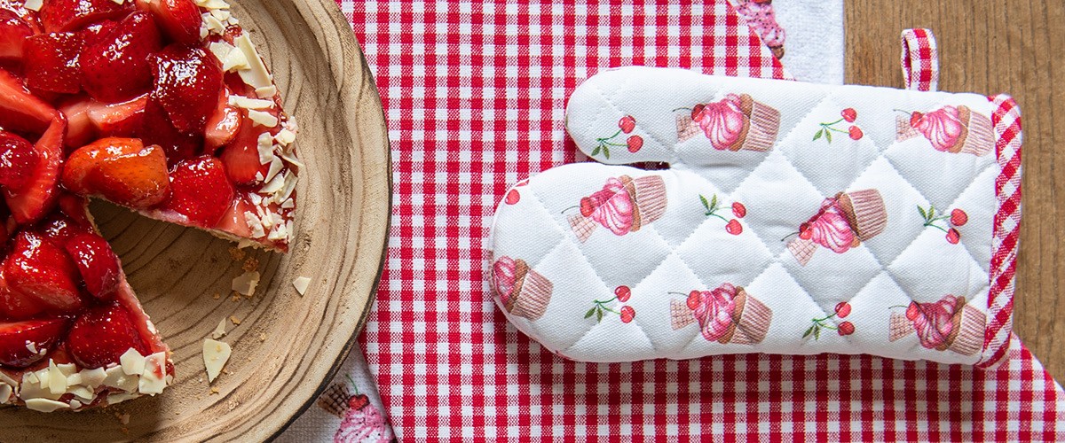 Clayre & Eef Kids' Oven Mitt 12x21 cm Red Pink Cotton Cupcakes