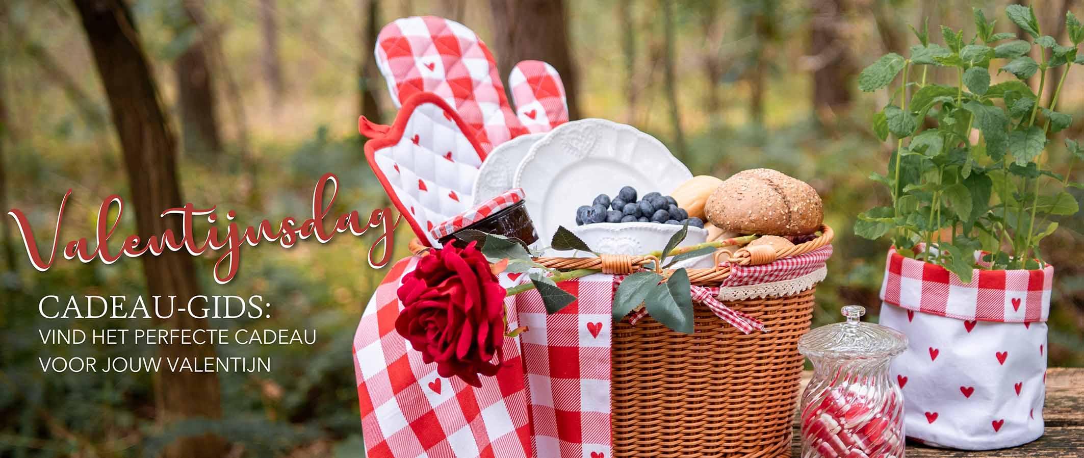 Bistro set met bloemen tafellaken