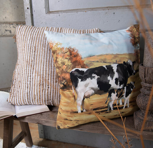 Coussin avec une vache et son veau.