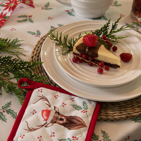 Plates with a Christmas cake.