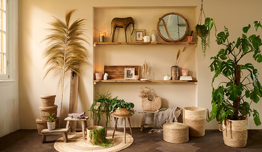 Uno stile d'arredamento beige con un tocco africano e molto rattan